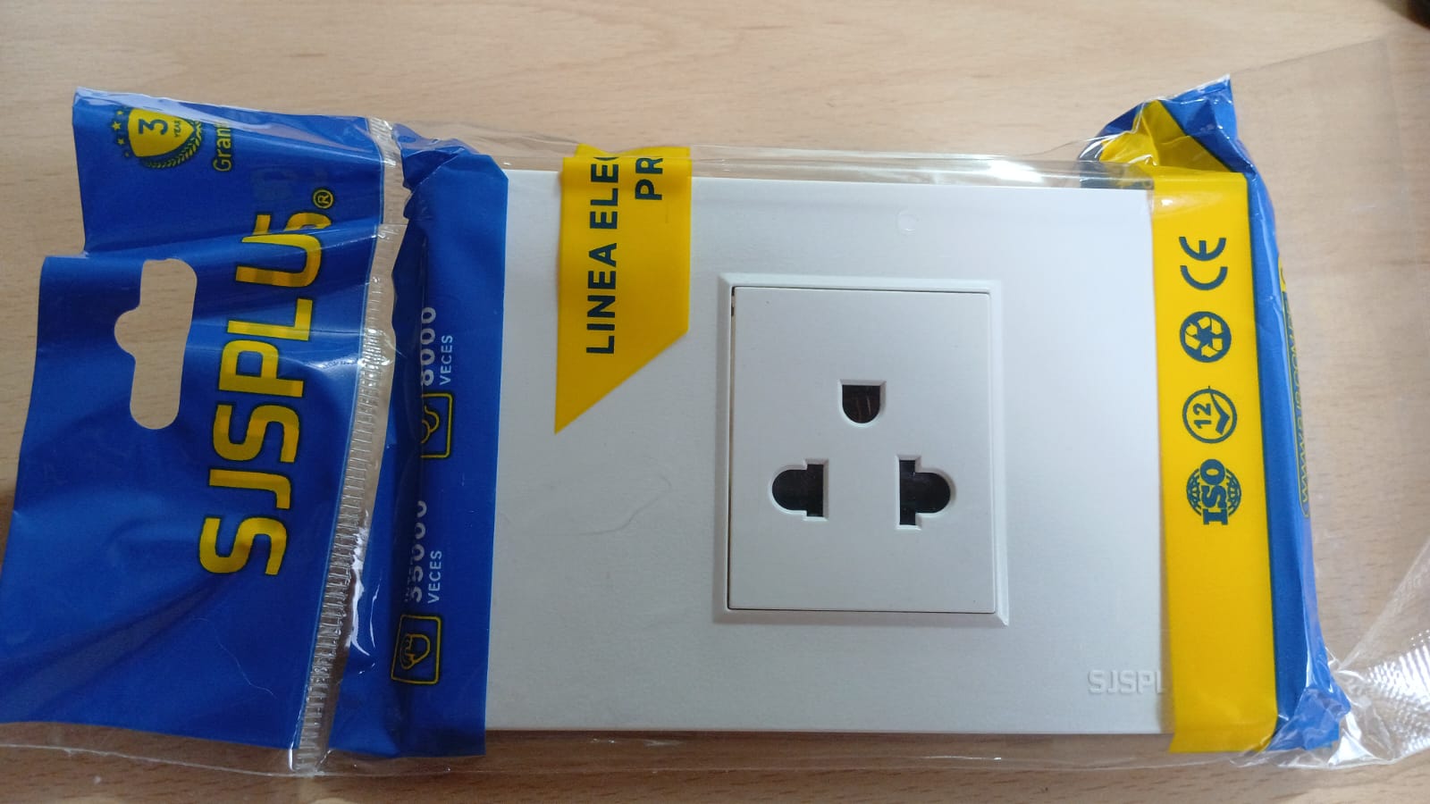 TOMACORRIENTE SIMPLE P/E BLANCO L/T SJSPLUS