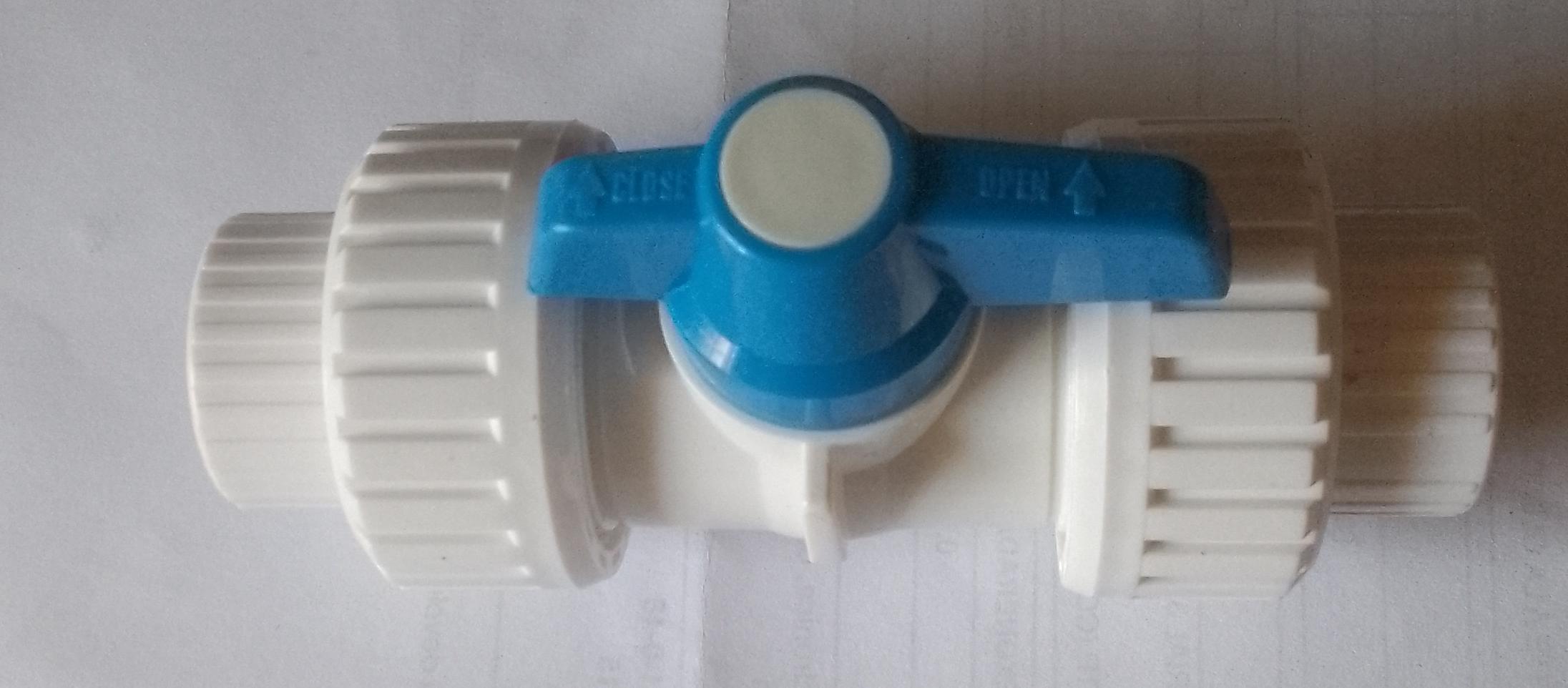 VALVULA DOBLE UNIVERSAL 1/2 PVC DJ